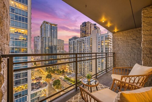 Skyline Haven by Luxera • City Views • Pickleball •  Parking • Gaslamp • Balboa