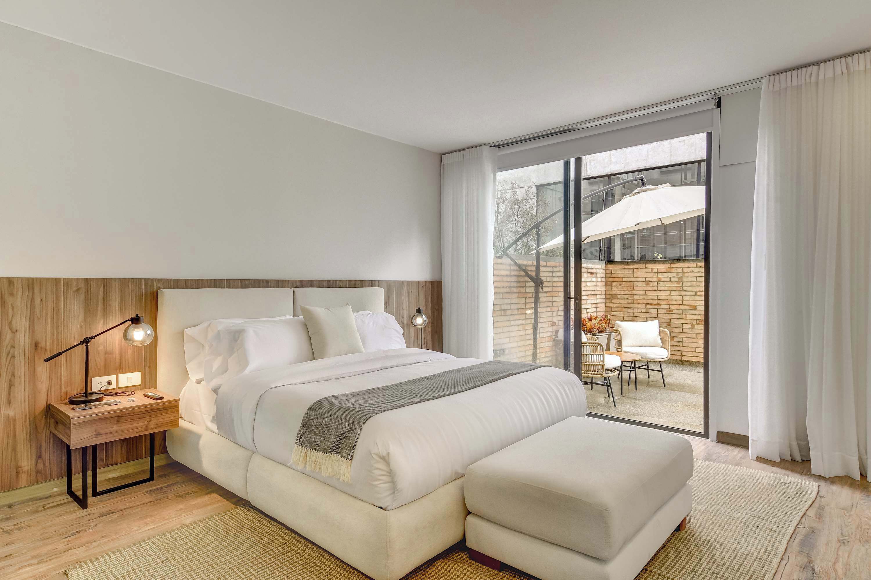 Desk, iron/ironing board, WiFi, bed sheets