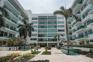 Exterior - w* | Deluxe 2BR w/ Terrace & A/C in Morros (Cartagena de Indias)