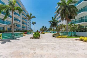 Property grounds - w* | Deluxe 2BR w/ Terrace & A/C in Morros (Cartagena de Indias)