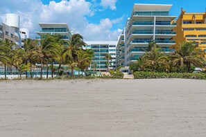 Exterior - w* | Deluxe 2BR w/ Terrace & A/C in Morros (Cartagena de Indias)