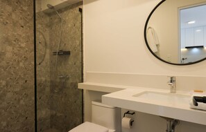 Shower, hair dryer, towels, shampoo - w* | Cityview 2BR w/ Balcony in Miraflores (Miraflores)