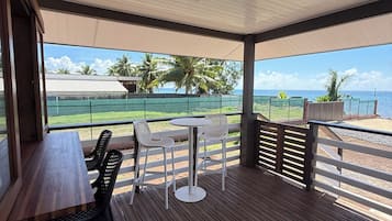 Superior Bungalow, Beach View | Outdoor dining