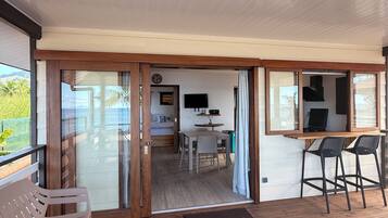 Superior Bungalow, Beach View | Interior