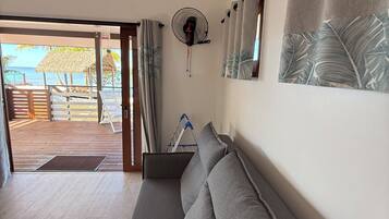 Superior Bungalow, Beach View | Living area