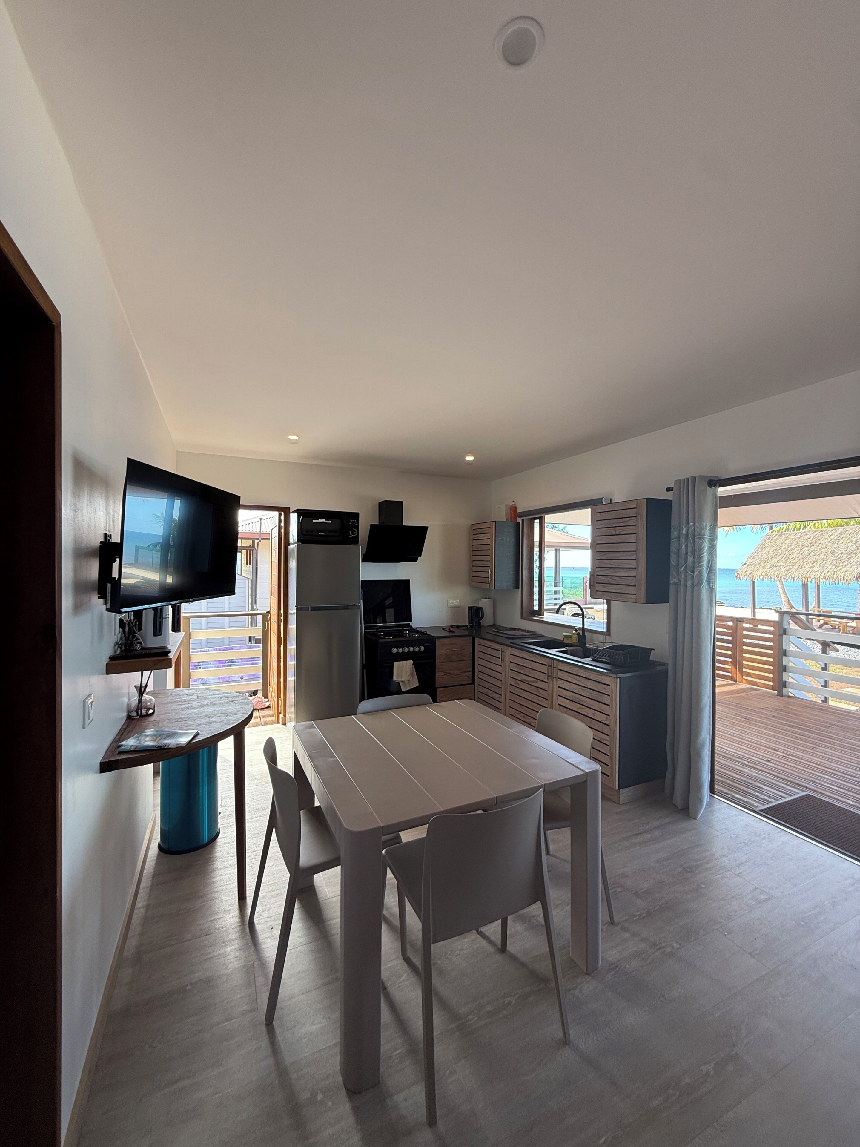 Superior Bungalow, Beach View | Private kitchen