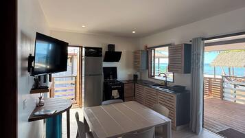Superior Bungalow, Beach View | Private kitchen