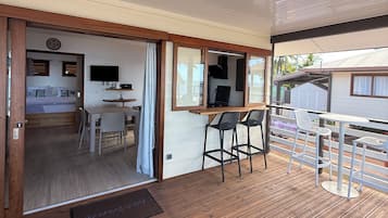 Bungalow Supérieur, vue plage | Restauration extérieure