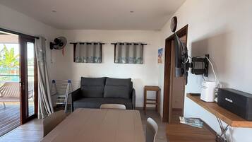 Superior Bungalow, Beach View | Interior