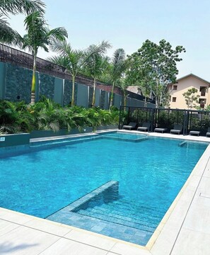 Pool - Delali Residence Luxury 1BR Near Airport, Pool, Gym & private Terrace (Accra)