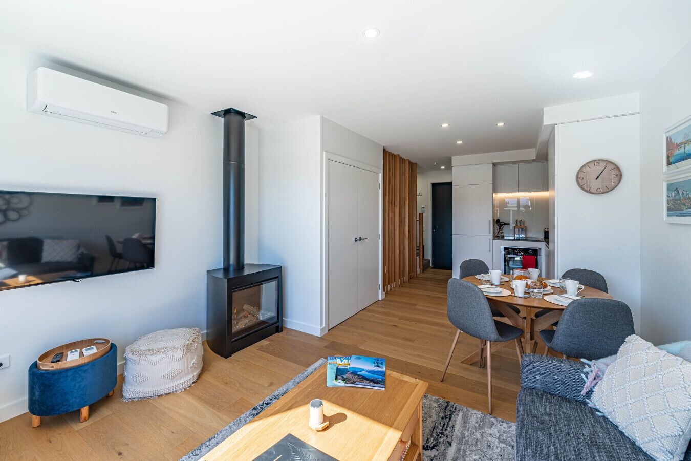 Smart TV, fireplace