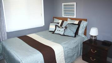3 bedrooms, iron/ironing board, WiFi, bed sheets
