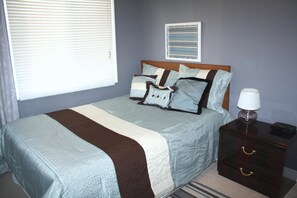 Room - 3 BEDROOM FULLY FURNISHED HOUSE DOWNTOWN WHITBY (WHITBY)