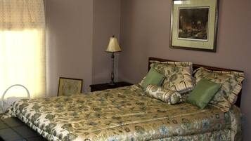 3 bedrooms, iron/ironing board, WiFi, bed sheets