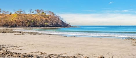 Beach nearby, sun loungers, beach towels