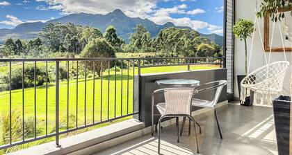 Serene 2-bedroom apartment with AC & Mountain View in George