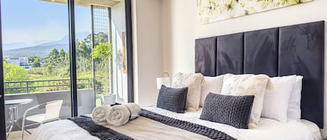 2 bedrooms, iron/ironing board, travel crib, free WiFi