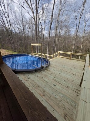 Outdoor spa tub - Scotts Creek Cabins - Valleyview (Logan)