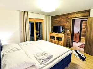 2 slaapkamers, een bureau, internet