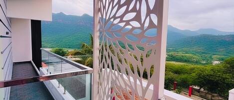 Estudio superior, 1 cama de matrimonio, balcón, vistas a la ciudad | Vistas desde la habitación