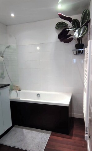 Bathroom - Vrbo Property (Brest)