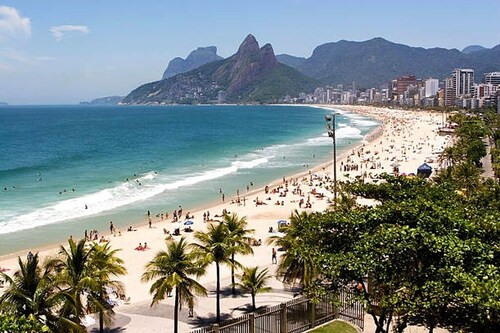 Spacious and elegant apartment in Ipanema, 100m from Ipanema beach, 2 bedrooms, 80m2.