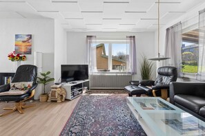 TV, fireplace, DVD player, table football