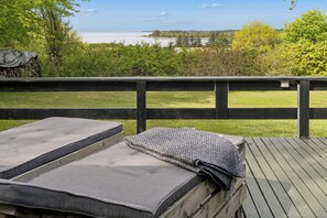 Property grounds - Nature holiday in peaceful log cabin by water (Roslev)