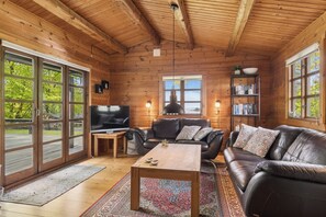 TV - Nature holiday in peaceful log cabin by water (Roslev)
