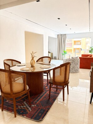 Dining - 10-Mins from Cairo Airport, Garden Oasis (Cairo Governorate)