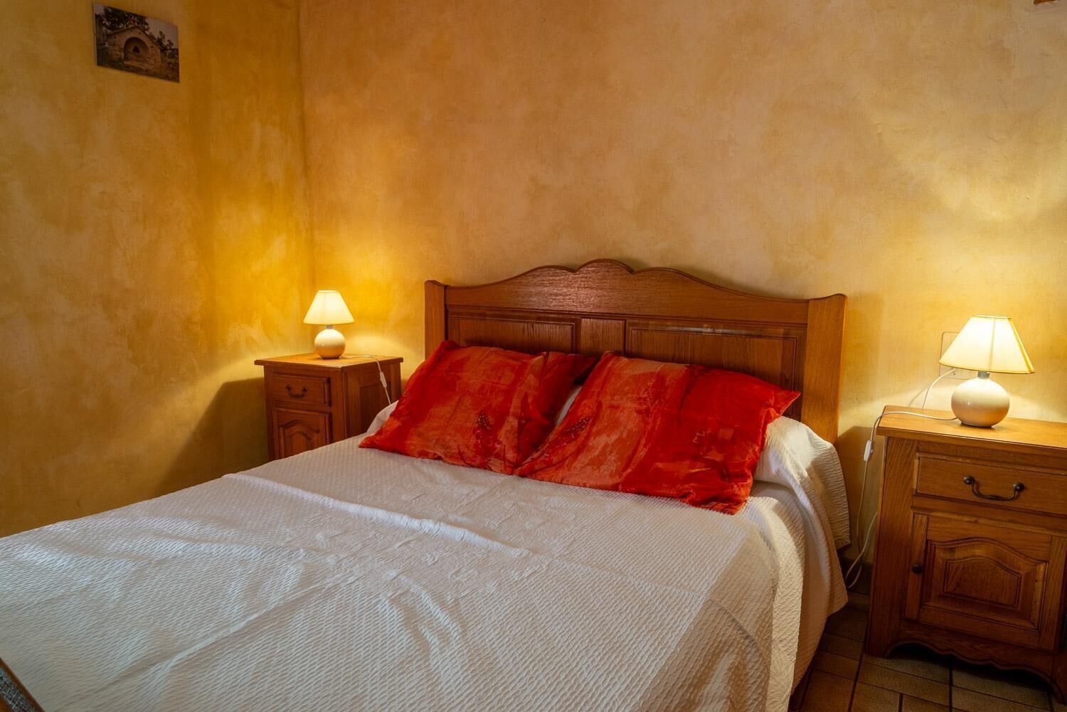 2 chambres, fer et planche à repasser, lit de bébé portatif