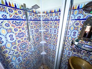 Free toiletries, hair dryer, towels, toilet paper - Riad Dar Serraj (Fès)
