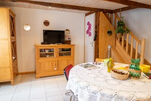 Dining - Gîte en Granit - LES SALCES (LES SALCES)