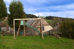 Children’s area - Gîte en Granit - LES SALCES (LES SALCES)