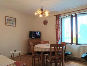 Dining - Gîte Le Toura 2/4 persons (SAINT-ALBAN-SUR-LIMAGNOLE)