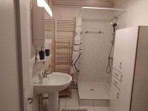 Shower - Gîte Le Toura 2/4 persons (SAINT-ALBAN-SUR-LIMAGNOLE)
