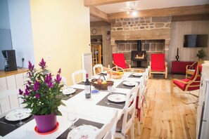 Dining - Pierre de Mercoeur House (MALZIEU VILLE (LE))