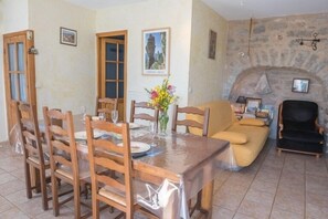 Dining - Gîte Betty in Laval du Tarn (LAVAL DU TARN)