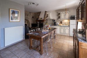 Fridge, microwave, oven, dishwasher - Gîte Betty in Laval du Tarn (LAVAL DU TARN)