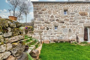 Property grounds - Gîte Castel Cailloux - LE PONT-DE-MONTVERT (LE PONT-DE-MONTVERT)