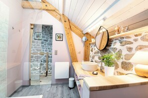 Shower, hair dryer, towels - Gîte Castel Cailloux - LE PONT-DE-MONTVERT (LE PONT-DE-MONTVERT)