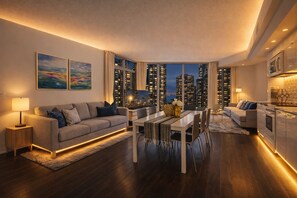 Suite, balkong, byutsikt | Oppholdsområde