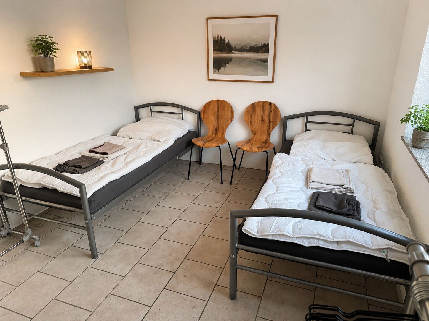 3 habitaciones, tabla de planchar con plancha, wifi y ropa de cama 