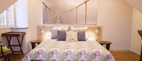 4 bedrooms, iron/ironing board, free WiFi, bed sheets