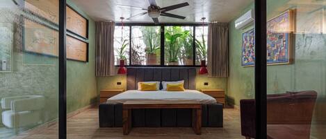 Desk, iron/ironing board, WiFi, bed sheets
