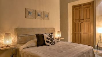 Desk, iron/ironing board, WiFi, bed sheets