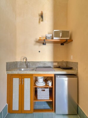 Microwave, stovetop, coffee/tea maker, cookware/dishes/utensils - HO | Private Studio | Casa Na`ay | Boutique Hotel (Mérida)