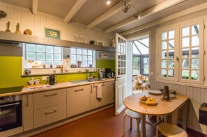 Fridge, microwave, oven, stovetop - Les hauts du Gouët 4 - LA MEAUGON (LA MEAUGON)