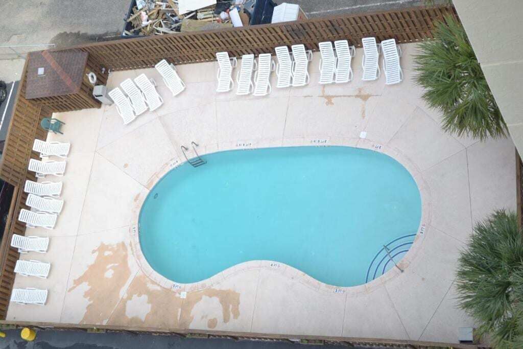 حمام سباحة