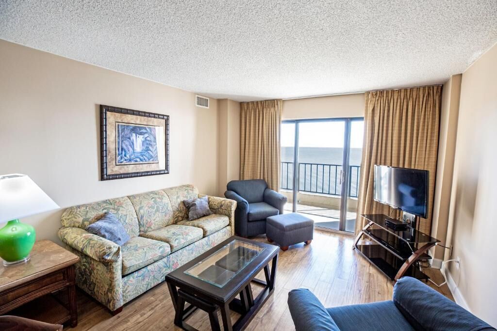 Beachfront 3br Retreat W/ Balcony & Pool - Garden City, SC